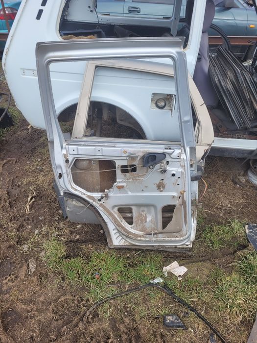 Двери задняя левая нива шевроле