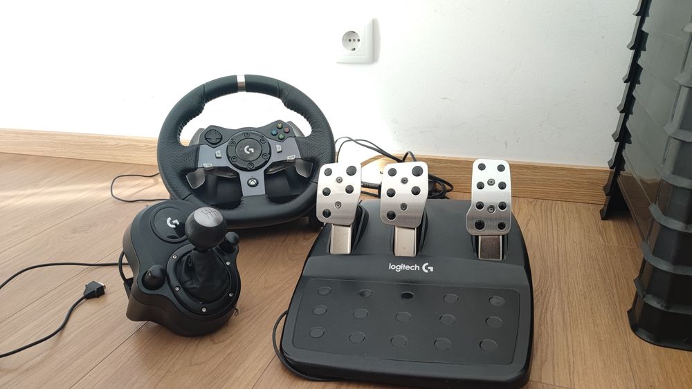 Volante Logitech g920 com caixa de velocidades