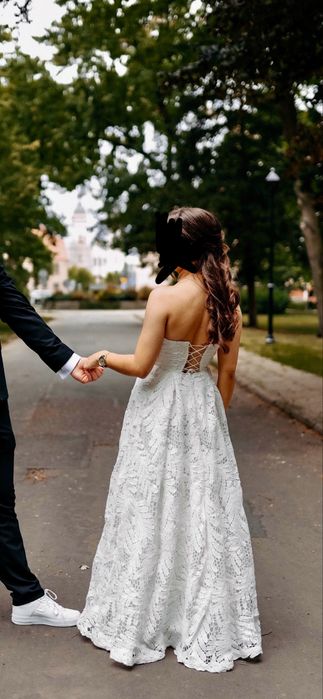 Gorsetowa Suknia ślubna biała dluga