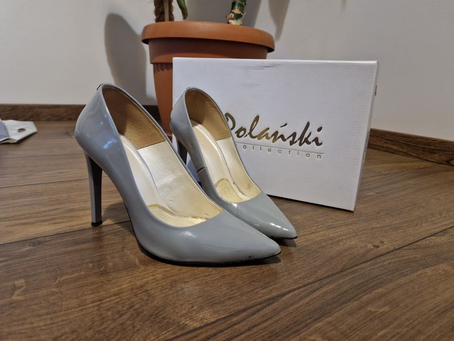 Szpilki szary lakier R.Polański