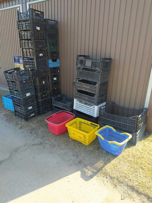 Skrzynki ogrodnicze oraz sklepowe.