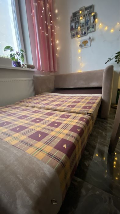 Компактний диванчик. Розкладний.Зі спальним місцем.