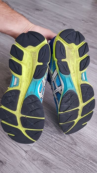 Продам фірмові кросівки Asics gel cumulus 16