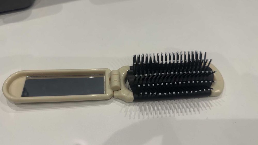 Escova de cabelo para viagem