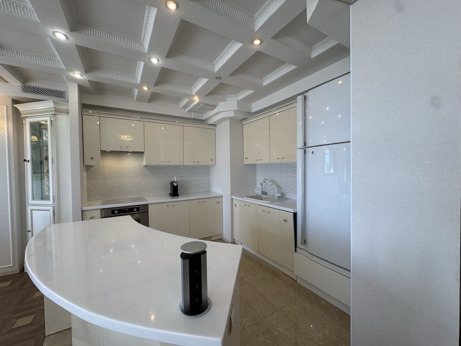 Без комісії Космополітан Сosmopolitan Дегтярівська 25А стильна класика