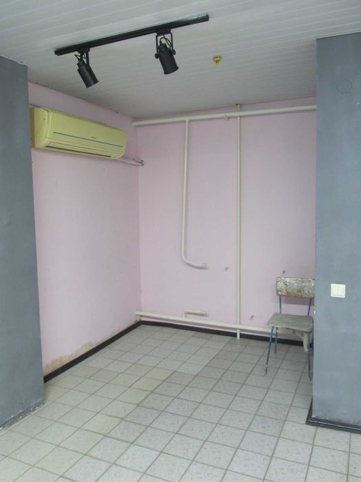 Продам приміщення під магазин, салон краси та ін. по вул. Коновальця