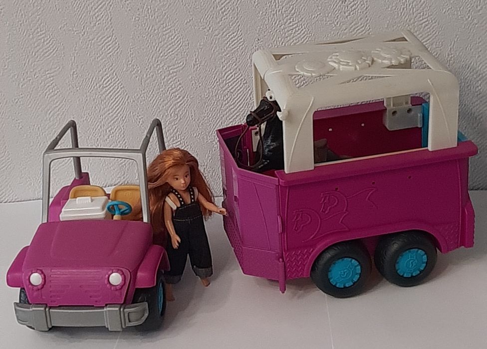 Игровой набор "Ветеринарный центр" с куклой, лошадкой и машинкой