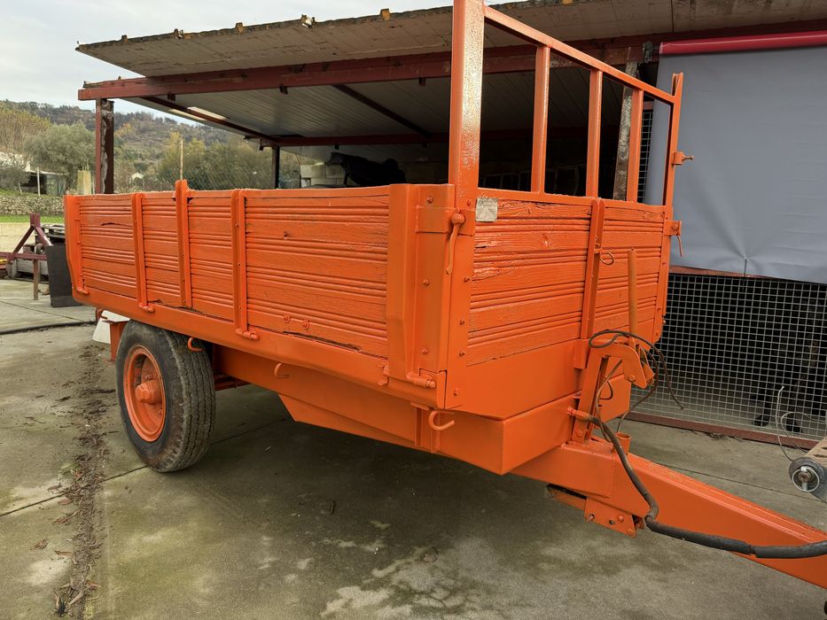 Reboque agricula basculante