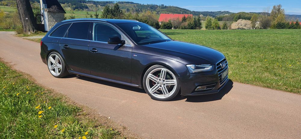 Audi a4 b8 2.0 tdi S-line