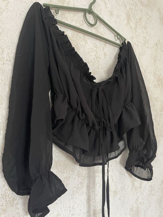 Чорний топ Shein