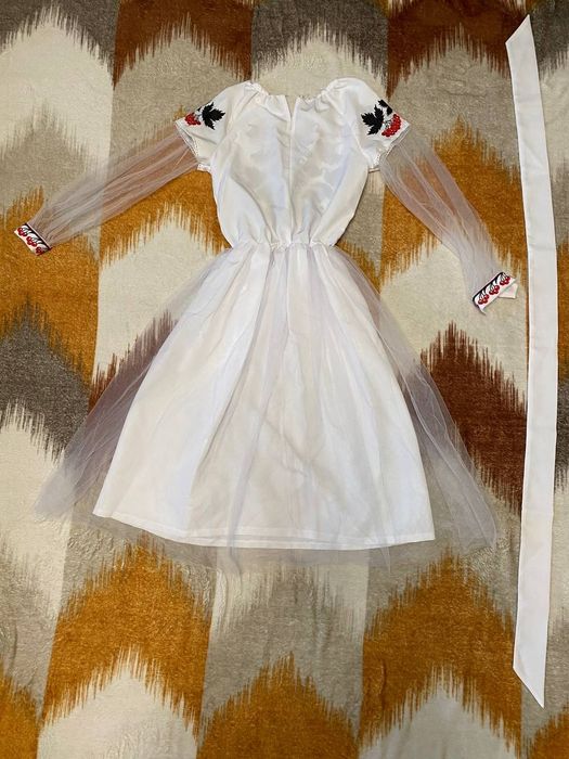 НОВЕ дитяче вишите плаття, зріст 152 см