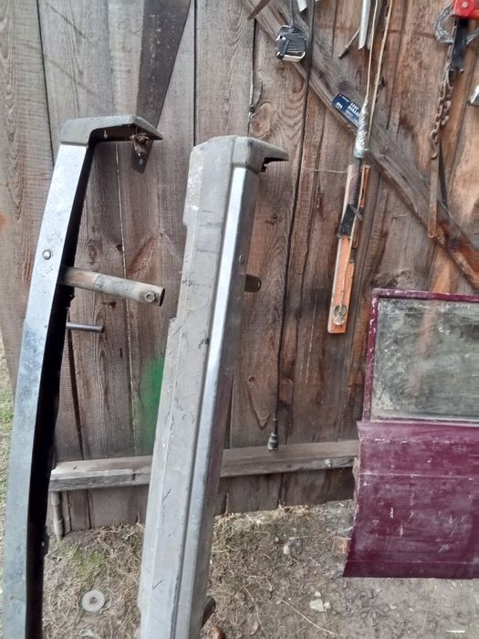 Двері передні права і ліва,Бампер від жигуля 7 моделі