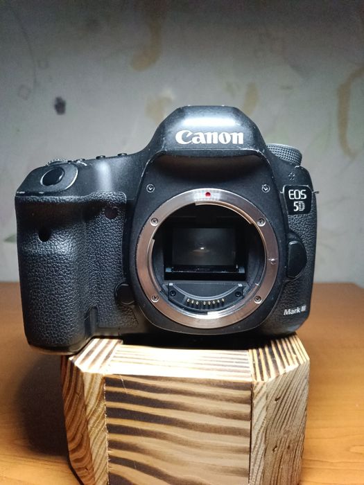 Canon 5d mark 3 , mark lll body