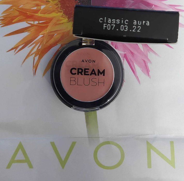 Róż do policzków w kremie classic aura AVON