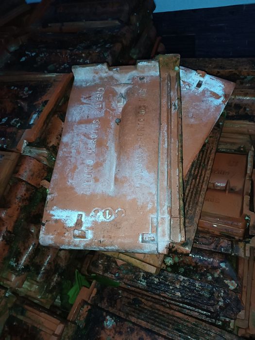 Telha Marselha usada - para dar