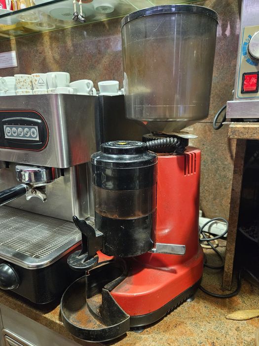 Máquina de Café e Moinho de Café Profissionais