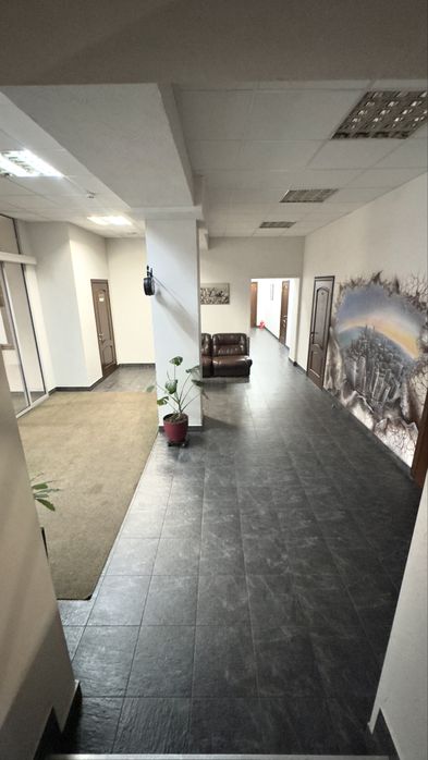 Оренда адмінбудівлі 775 кв м, центр