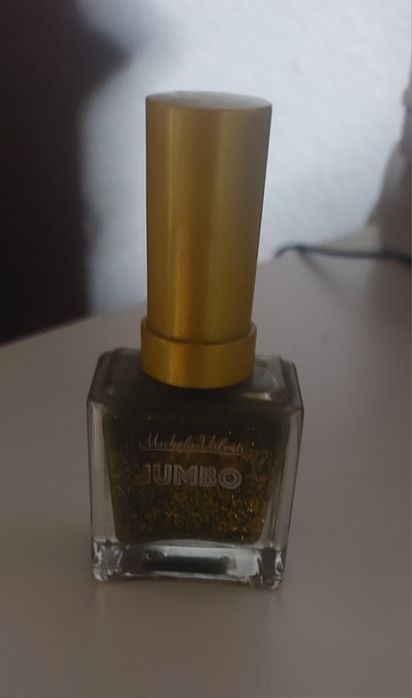 Verniz com brilhantes