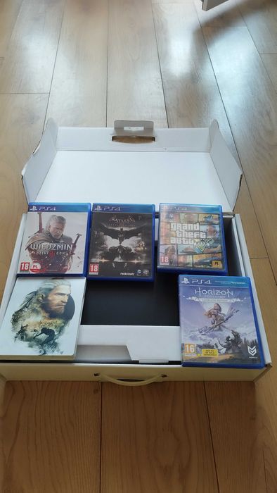 Konsola PlayStation 4