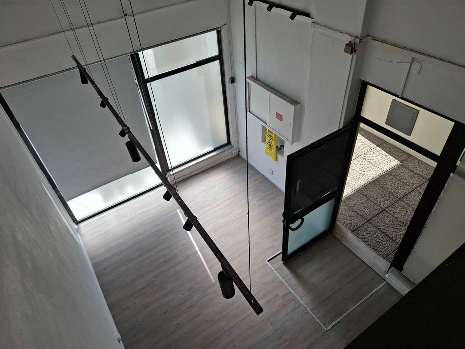 Loja para ARRENDAMENTO no Lumiar, excelente localização e visibilidade