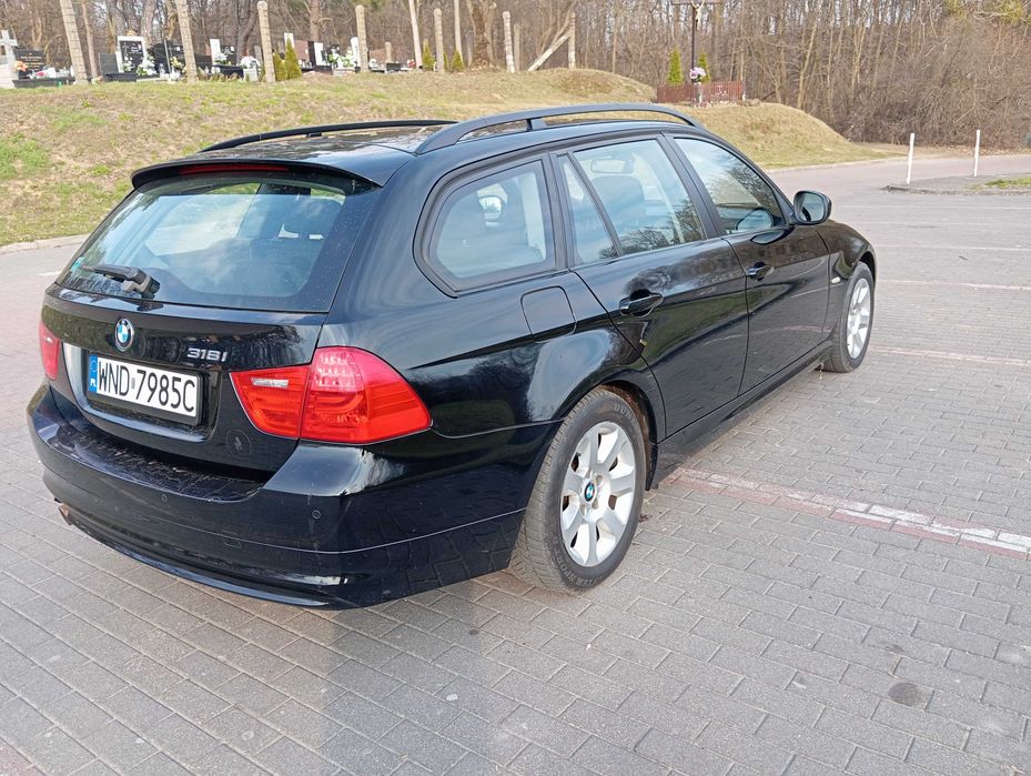 BMW E90 318i 2,0 benzyna 2010 rok