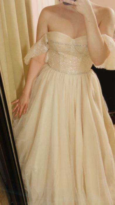 Продам випускну сукню