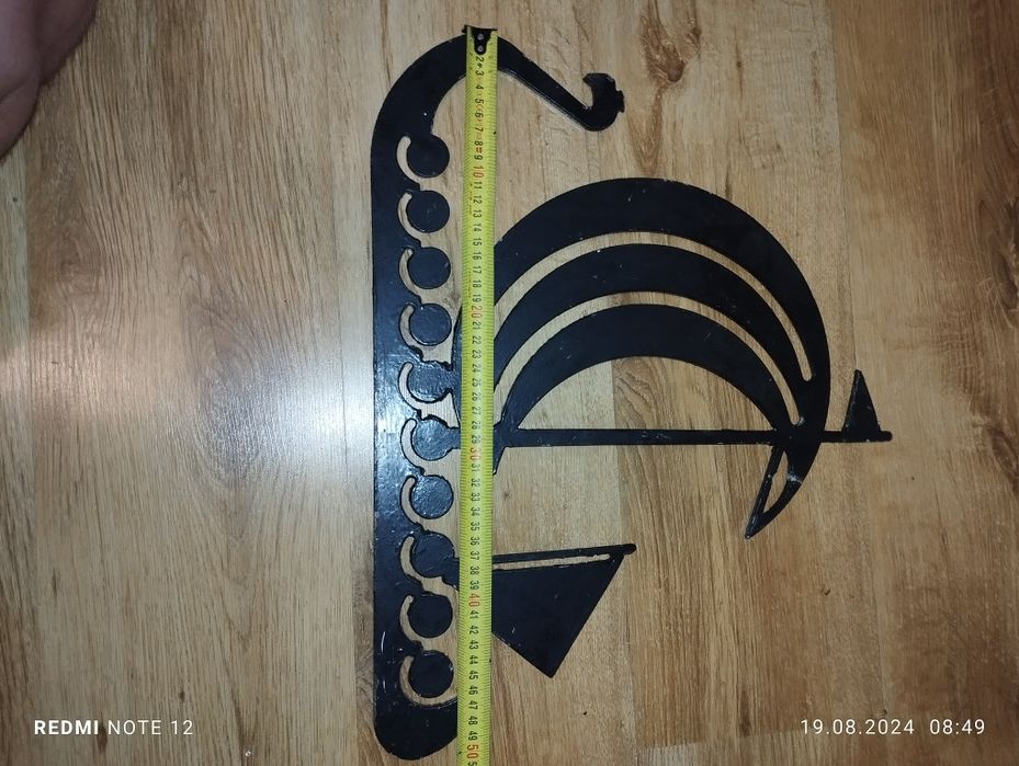 Stary kuty statek metaloplastyka, ciężki, duży.