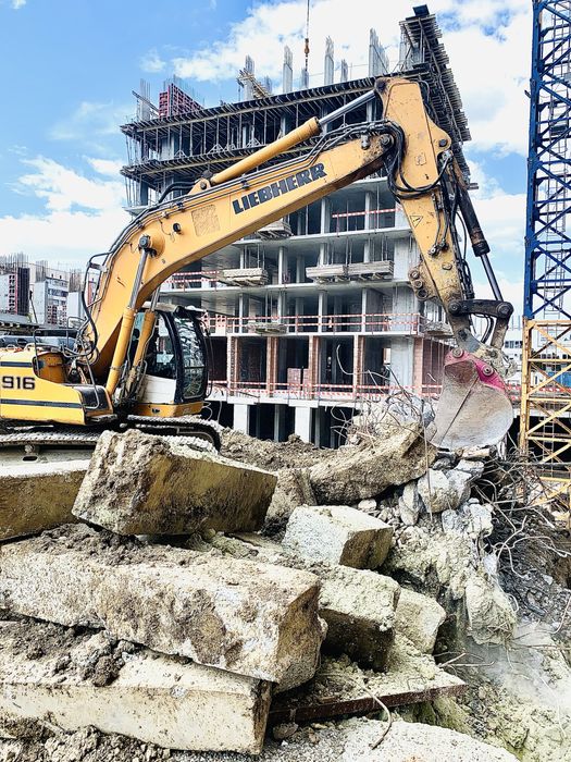 Спецтехніка: Екскаватори• Автокран• Самоскид• Гідромолот• Гідроножниці