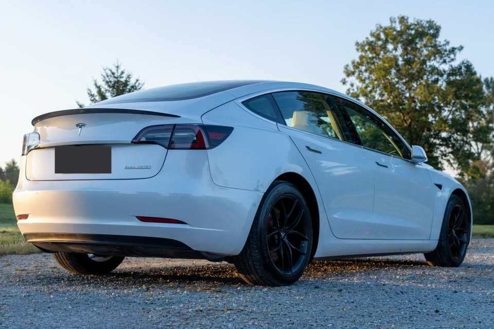 Tesla Model 3 2020