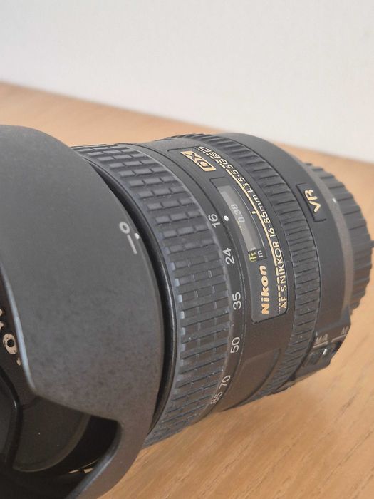Objectiva Nikon AF-S DX Zoom 16-85mm f/3.5-5.6G ED VR