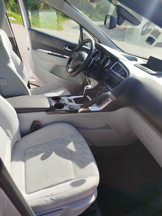 Peugeot 3008 1.6  Gasóleo/ Teto Panorâmico / Ano 2012