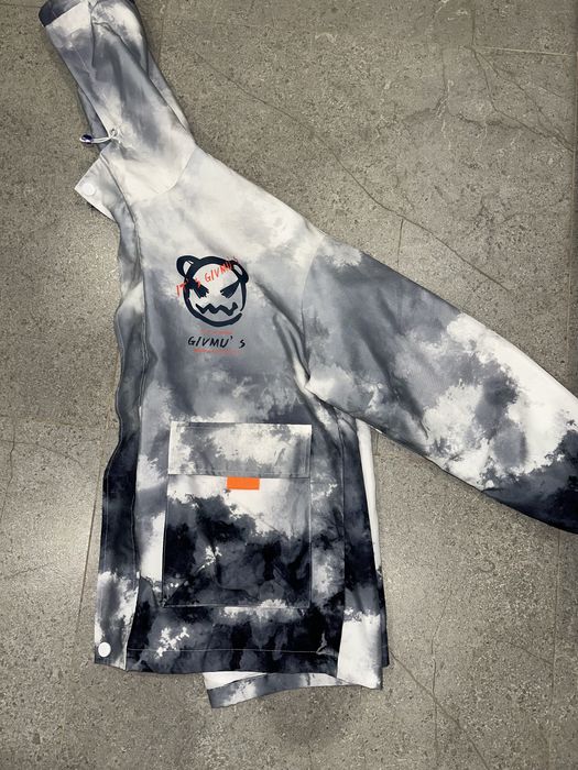 Продам вітровку. L розміру. Два рази одягалась.