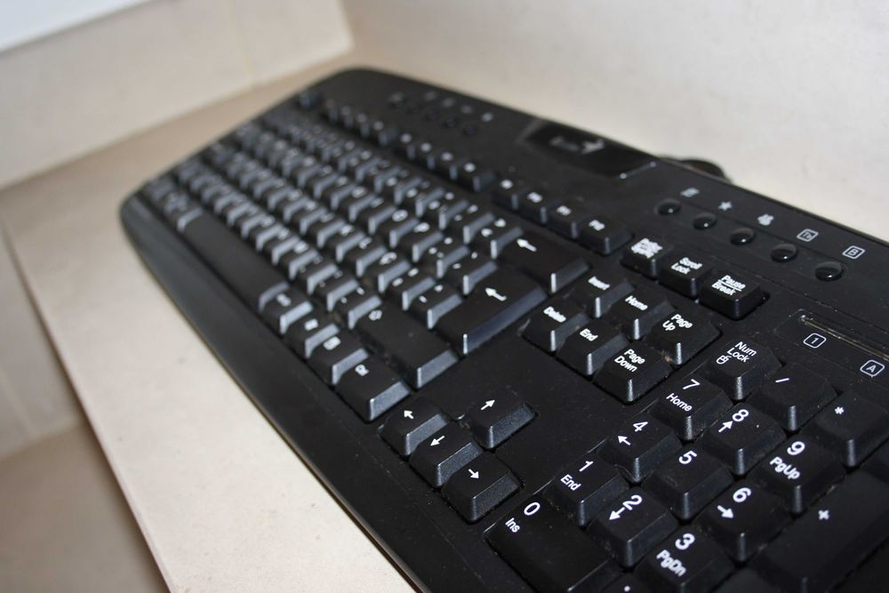 Genius Keyboard with Multimedia Keys64738044454914121