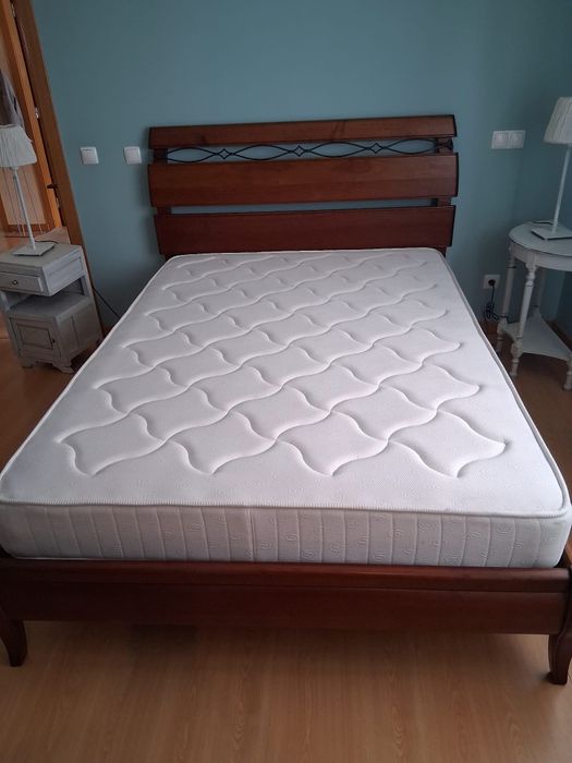 Cama de casal com colchão