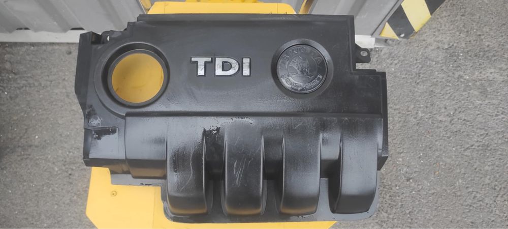 Кришки двигуна  skoda 2.0TDI
