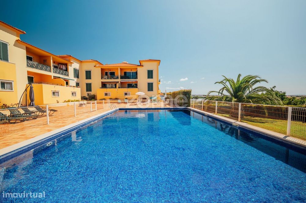 T2 Condomínio com piscina e box Cascais