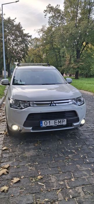 Mitsubishi Outlander Mitsubishi Outlander 2.0 Benzyna 7osób  4x4 Automat Salon Polska Hak