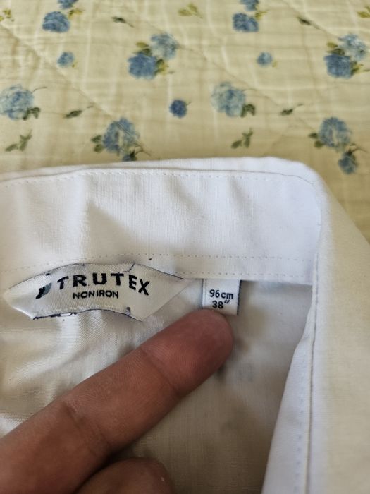 Шкільний одяг та взуття для першокласника(сорочка,брючкі)