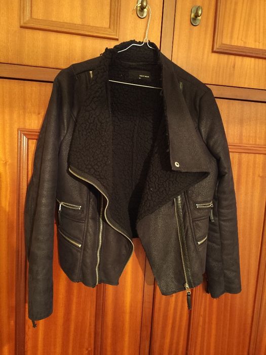 Casaco preto com pêlo