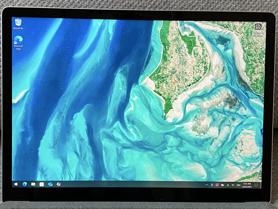 Microsoft Surface Laptop 2 + Windows ліцензія активований