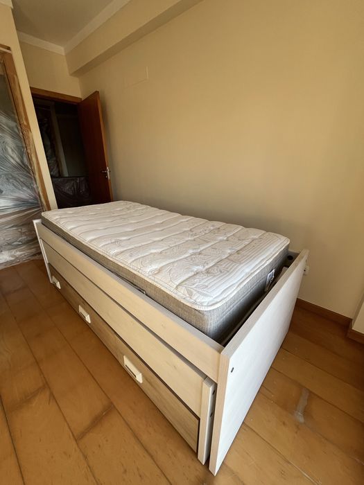 Cama com gavetão e gavetas com colchão molaflex