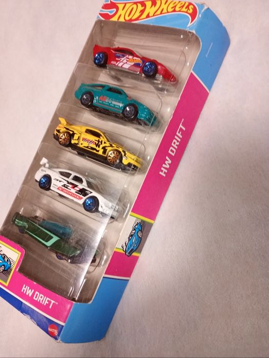 Ігровий набір машинок Hot Wheels серії «HW Drift» (5-Pack) із заміною однієї моделі.