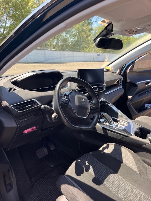 Продаю своє авто Peugeot 3008