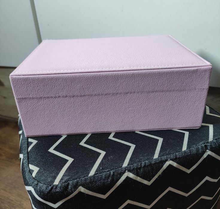 Szktułka na biżuterię + zestaw spa