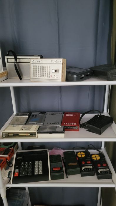 Coleção de vários rádios antigos