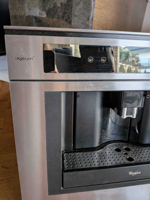 sprzedam używany ekspres do kawy do zabudowy Whirlpool iXelium ACE102