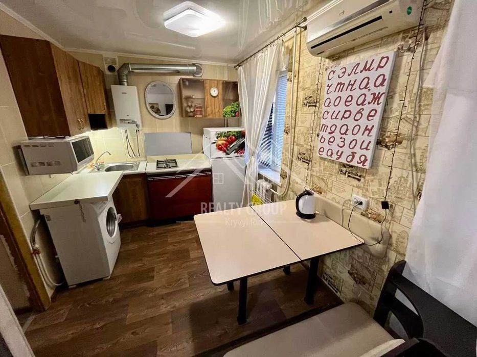 Оренда 1к квартири студії на Соцмісті