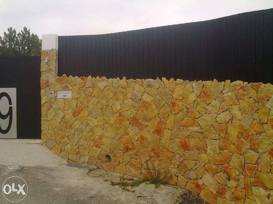 pedra vidraço rústica vermelhos raiada