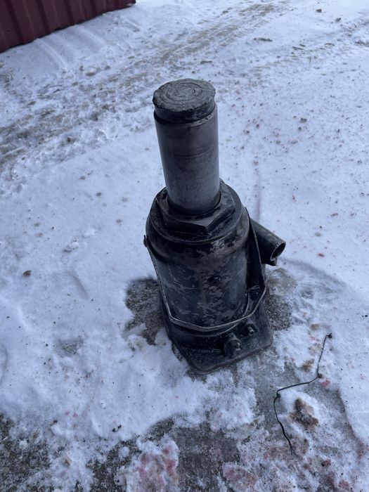 Продам домкрат 20т