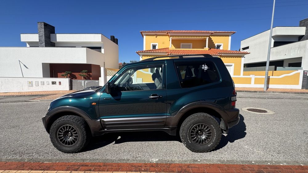 Vendo Mitsubishi Pajero 3.2 DI-D de 3 portas, caixa automática, Dez2000